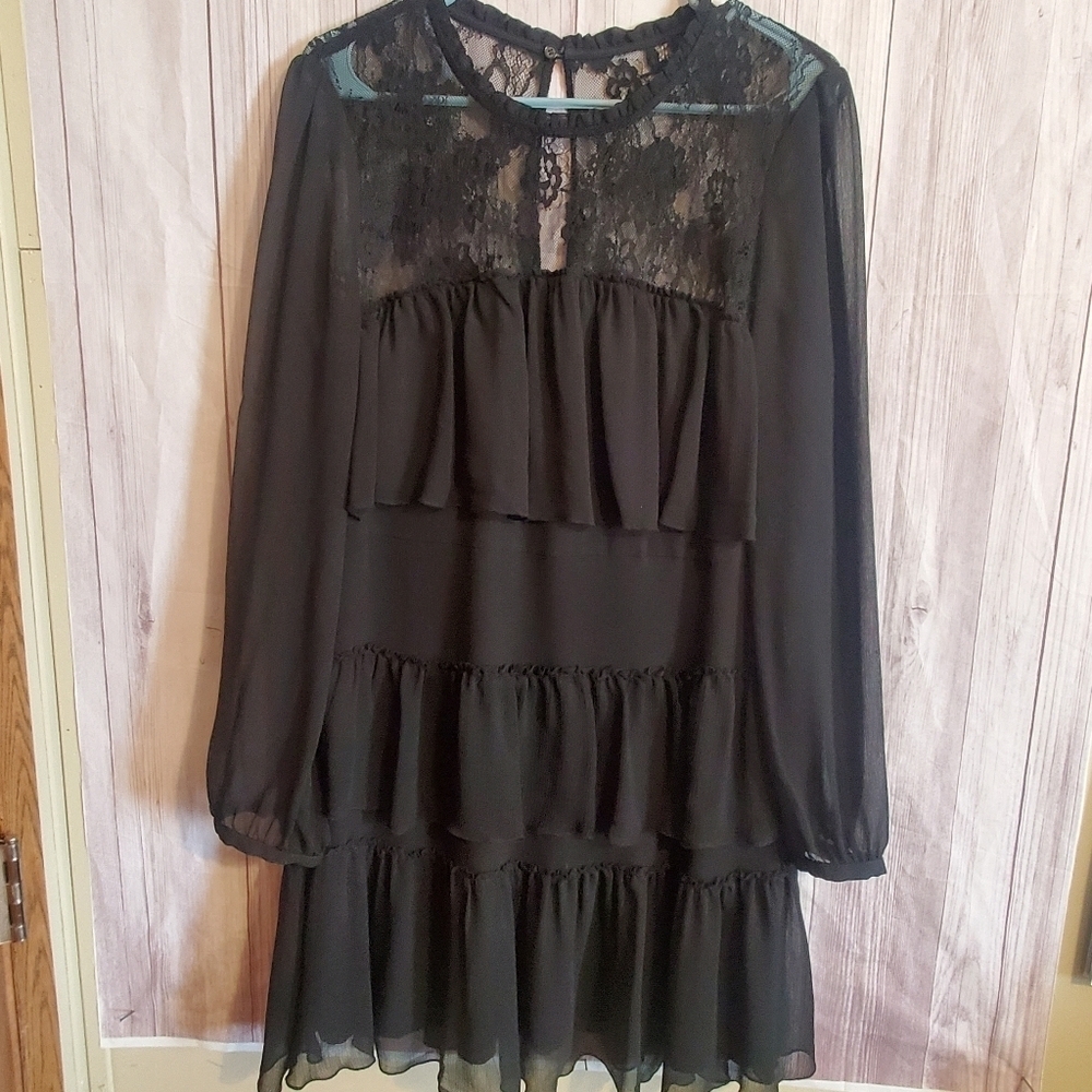 Gianni Bini Sz 12 Black Tiered Mini Dress. Lace. Cocktail. Sheer Sleeves